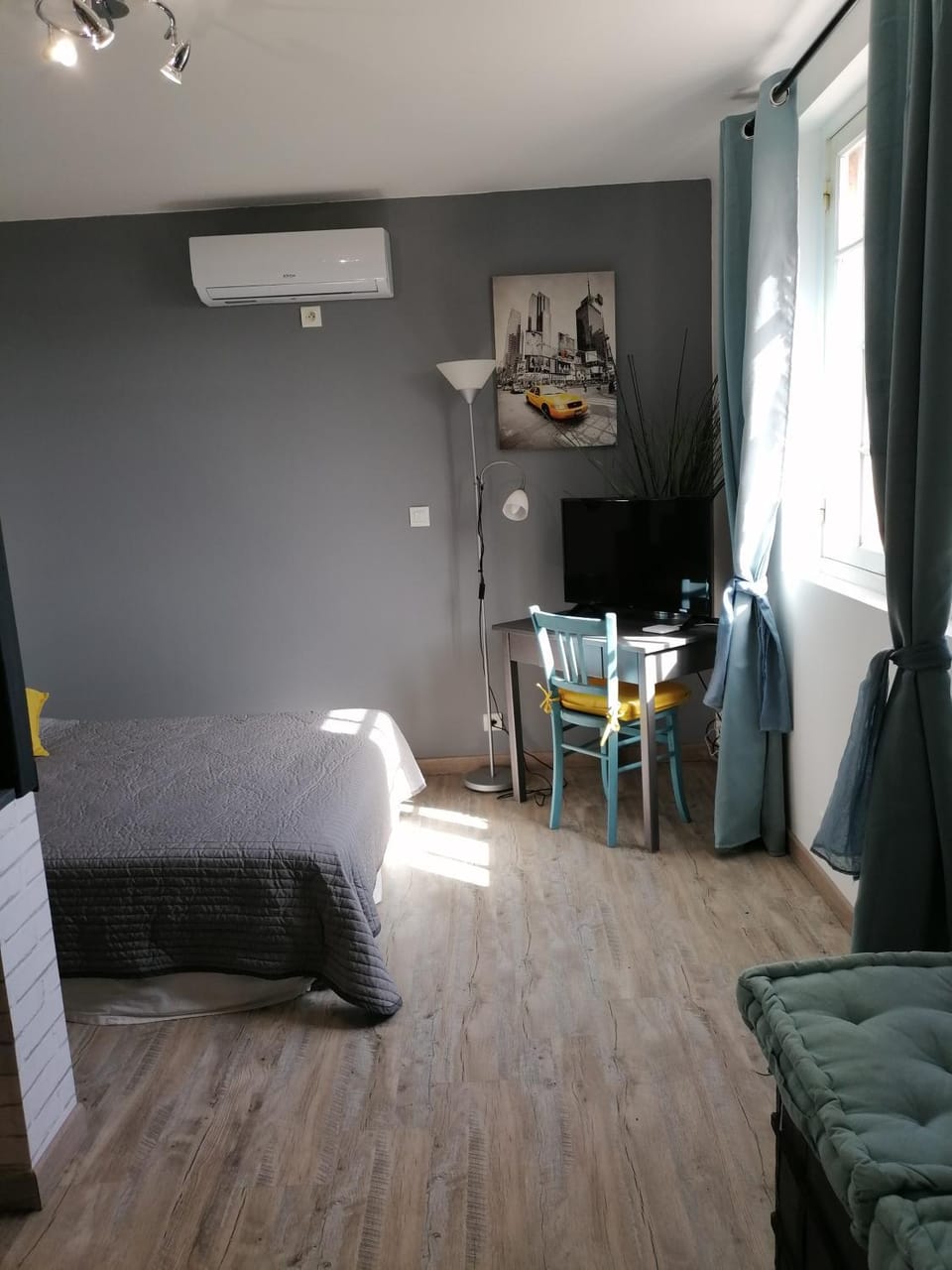 Photo of the whole room