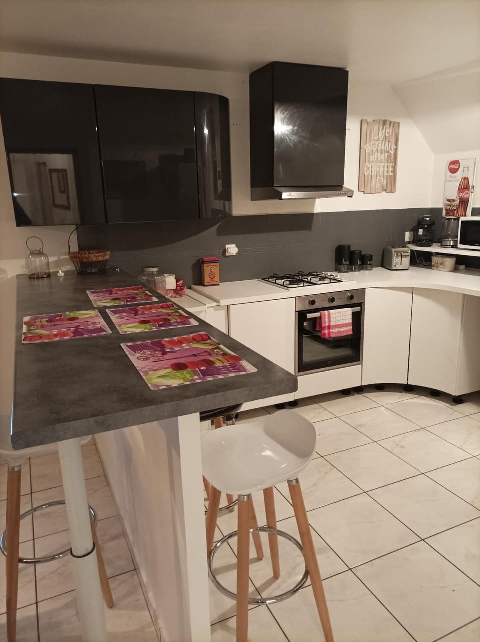 Kitchen or kitchenette, Dining area, pet friendly, stove