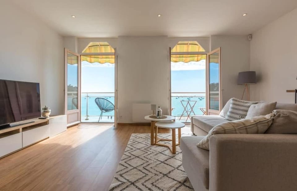 Living room, Sea view
