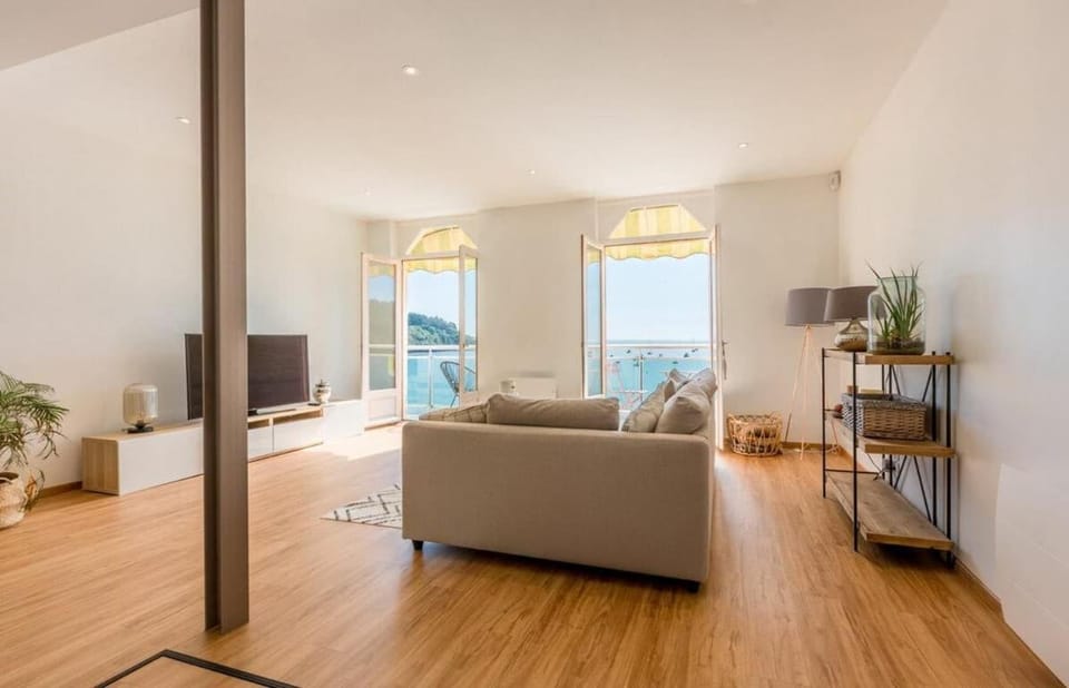 Living room, Sea view