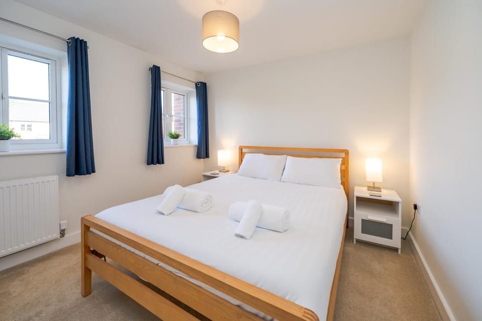 Bed, Bedroom, towels