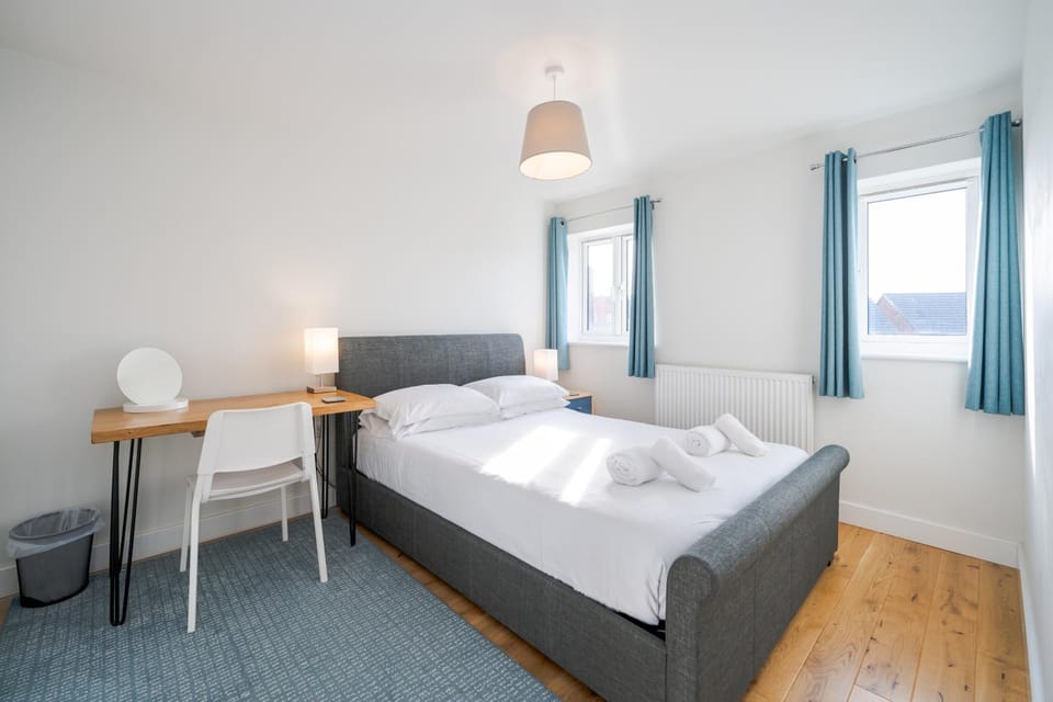 Photo of the whole room, Bedroom