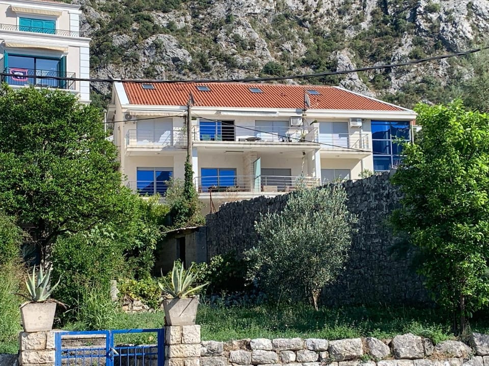 Property building, Day