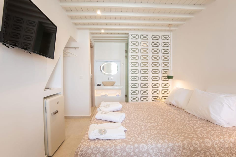 Bed, TV and multimedia, Photo of the whole room