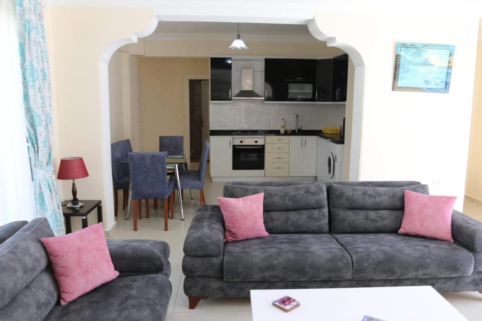 Kitchen or kitchenette, Living room, Seating area, Dining area