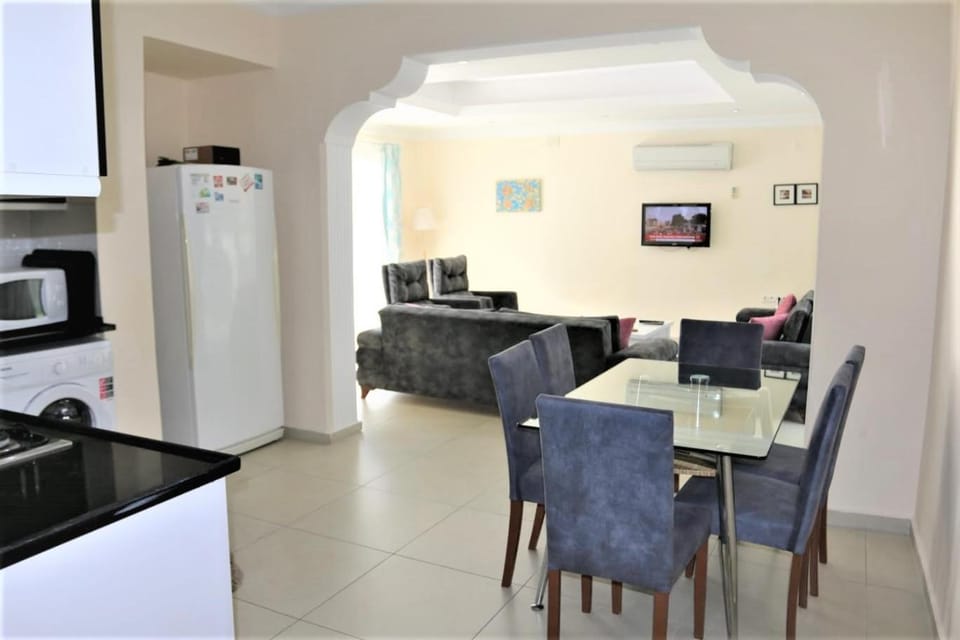 Communal lounge/ TV room, Kitchen or kitchenette, Living room, Dining area, air conditioner