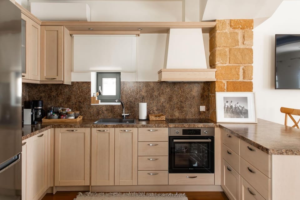 Kitchen or kitchenette, Breakfast, dishwasher, oven, stove, toaster, kitchen