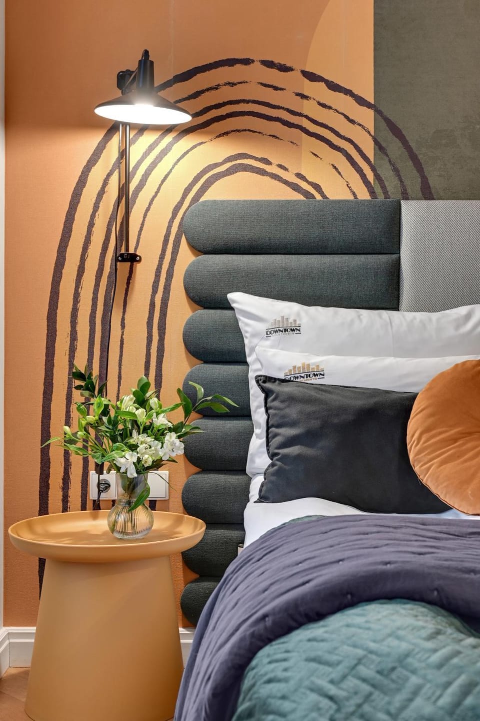 Bed, Living room, Photo of the whole room, Seating area, Bedroom