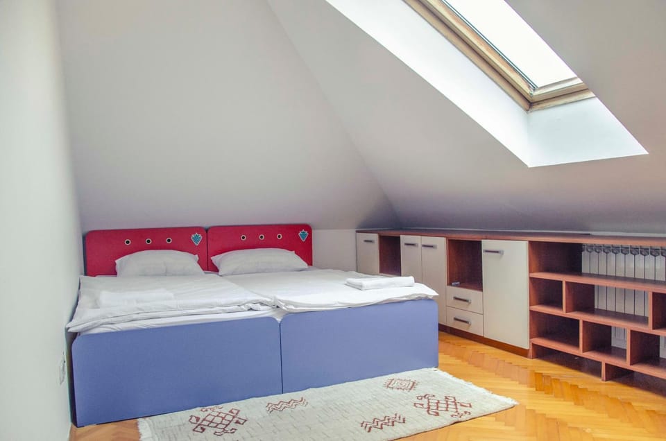 Engadin's Old Town Units - Free Parking Apartment in Sarajevo