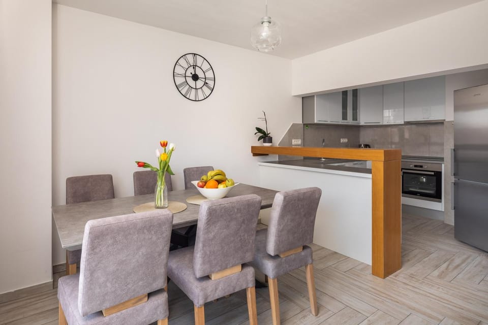 Kitchen or kitchenette, Living room, Seating area