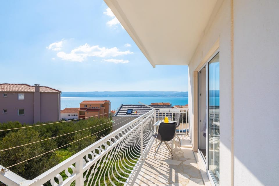 Property building, Balcony/Terrace, Sea view