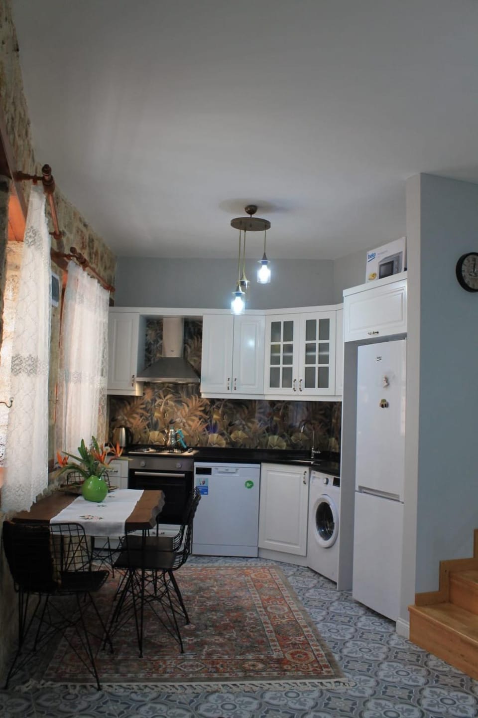 Kitchen or kitchenette, Dining area, Communal kitchen