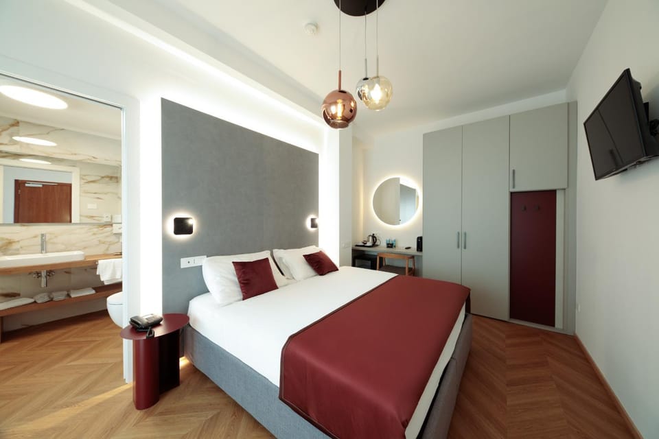 TV and multimedia, Coffee/tea facilities, Photo of the whole room, Bedroom, wardrobe, acessibility