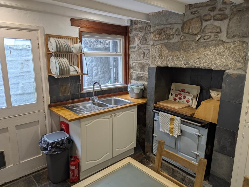 Traditional Fisherman's Cottage with 3 bedrooms House in Mousehole