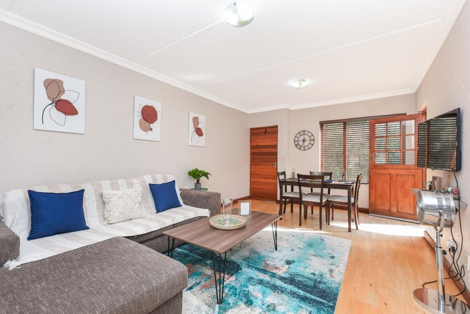 TV and multimedia, Living room, Dining area