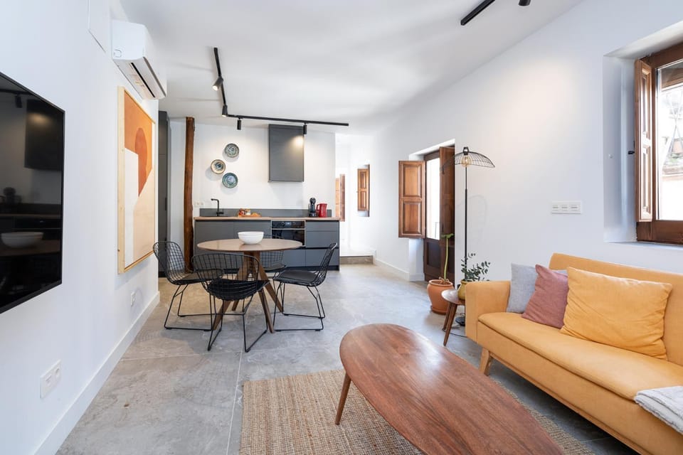 TV and multimedia, Kitchen or kitchenette, Living room, Dining area