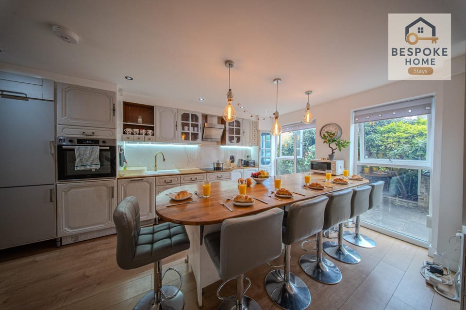 Kitchen or kitchenette, Dining area, dishwasher, oven, stove, toaster