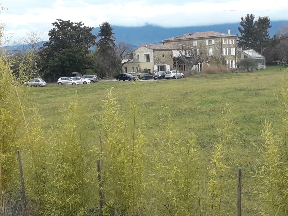 Property building, Natural landscape, Garden, Garden view, Parking