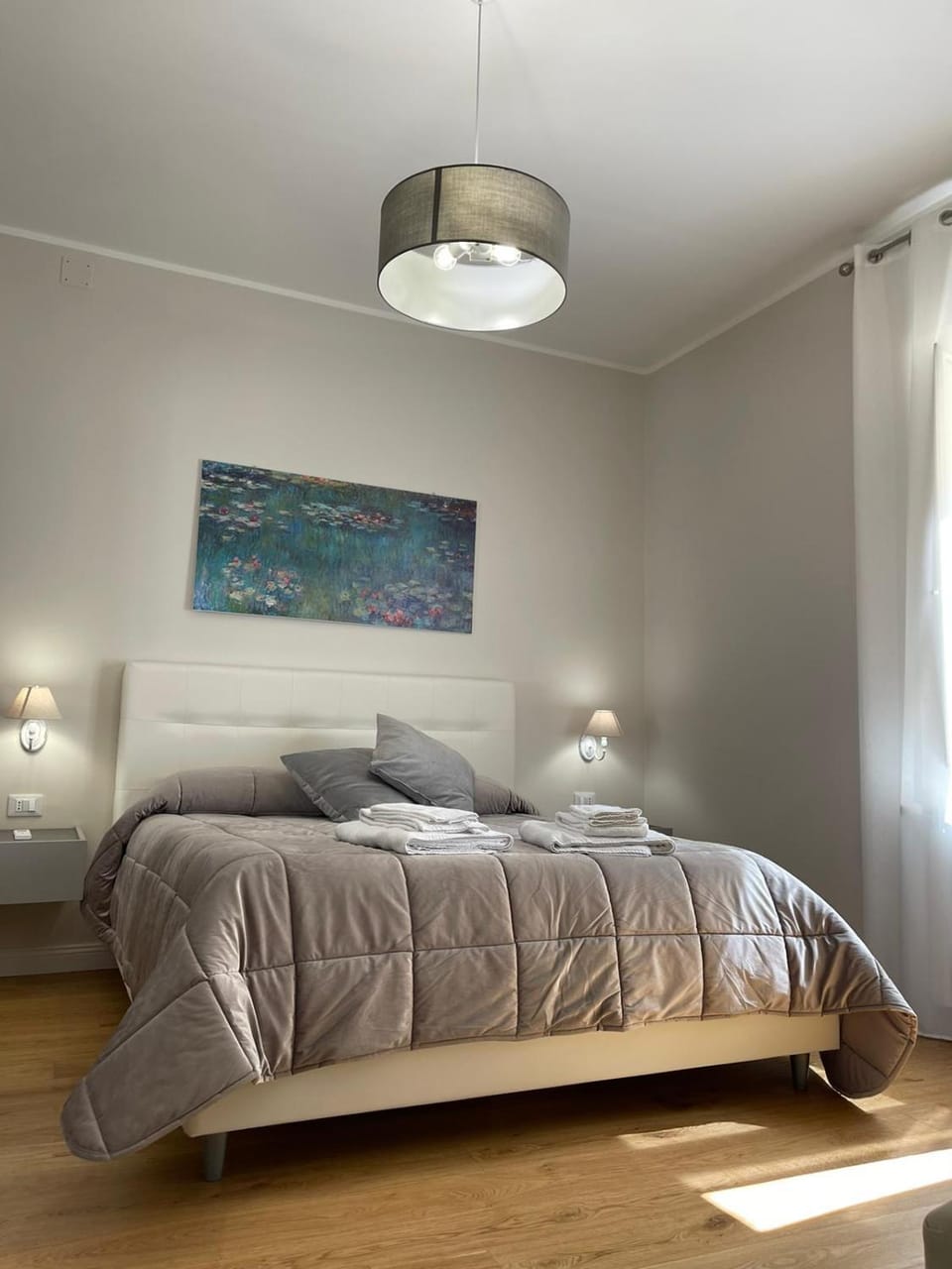Bed, Photo of the whole room