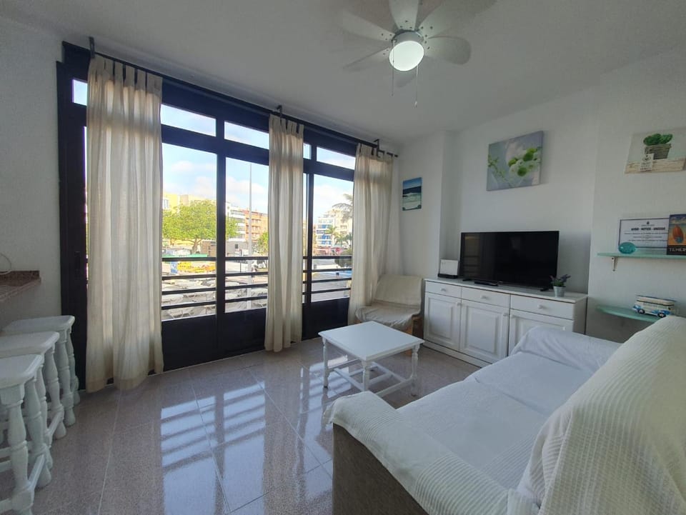 Communal lounge/ TV room, Living room, Evening entertainment