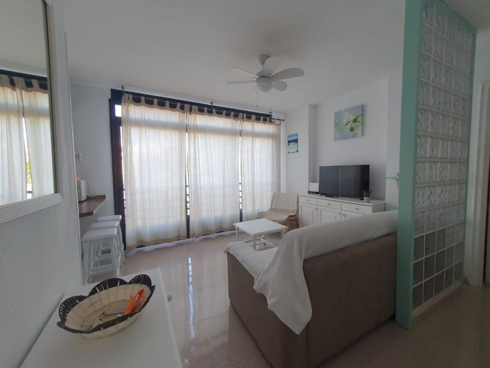 Communal lounge/ TV room, Dining area