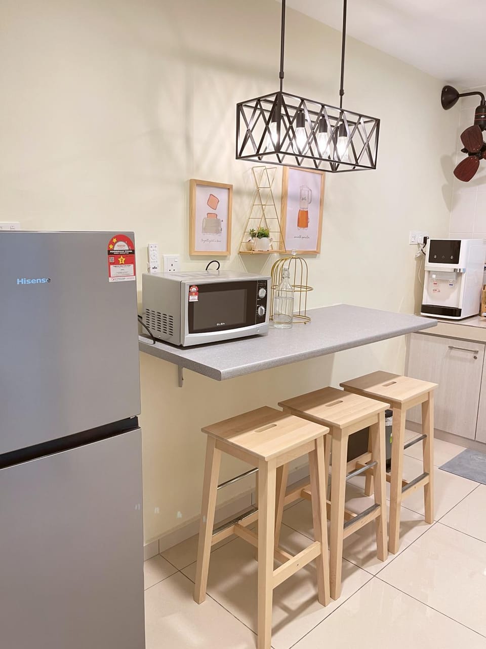 Kitchen or kitchenette, minibar, oven
