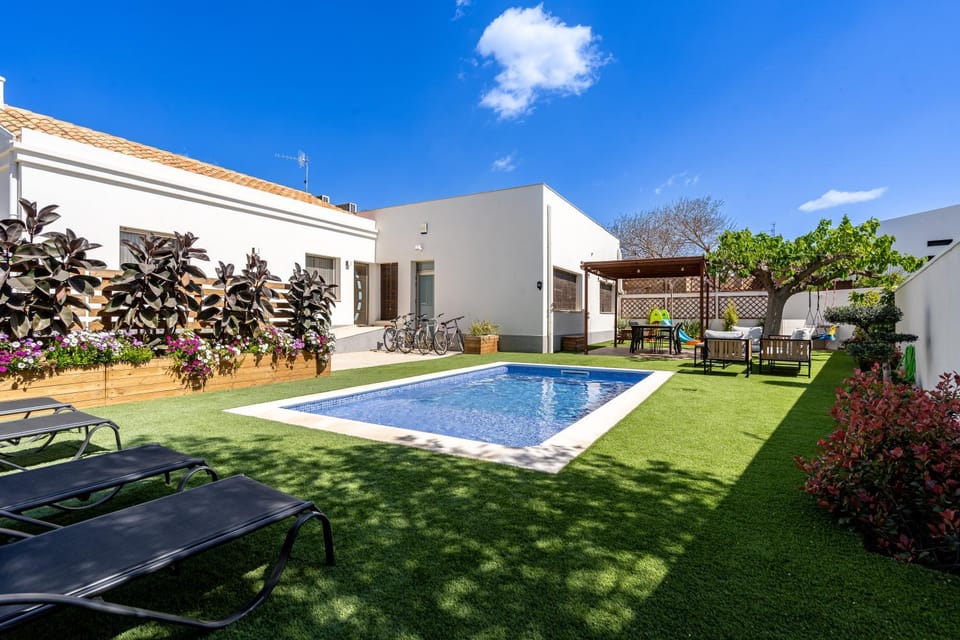Spring, Day, Garden, Garden view, Pool view, Swimming pool, sunbed