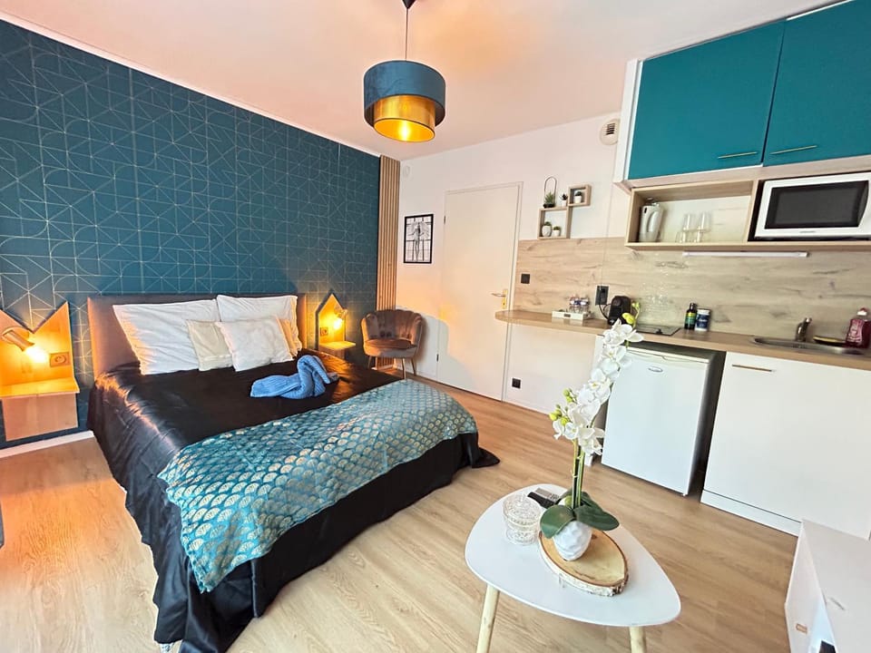 Photo of the whole room, stove, kitchen