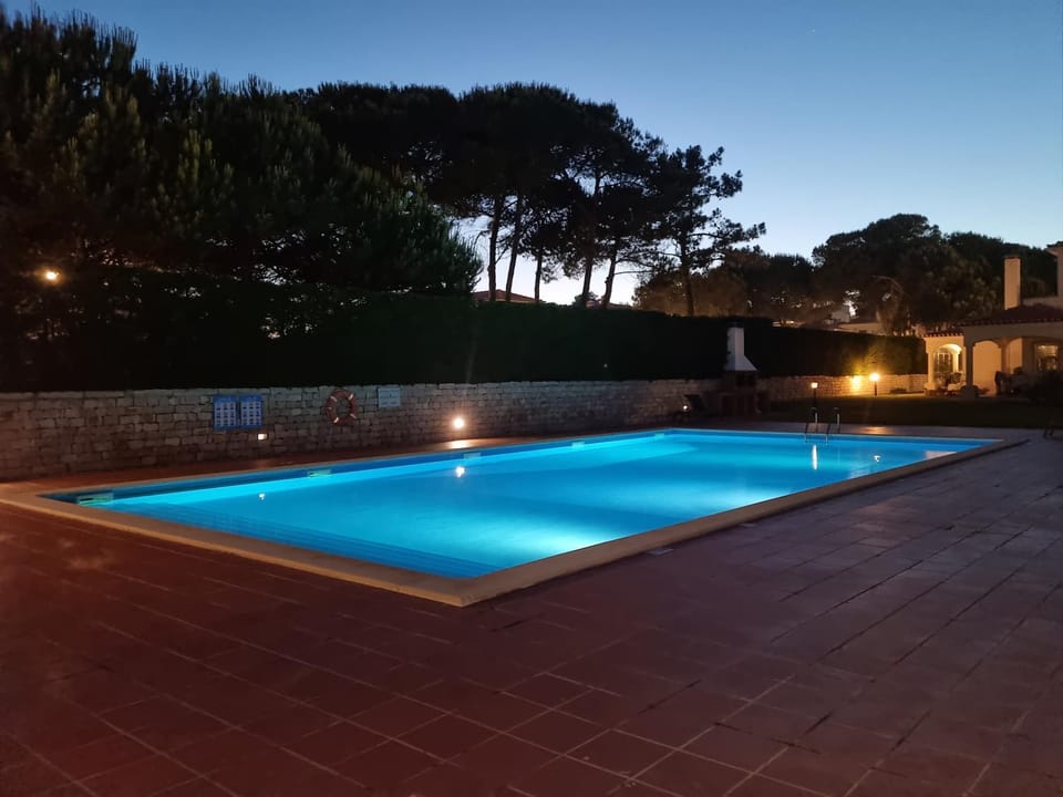 Night, Swimming pool, sunbed