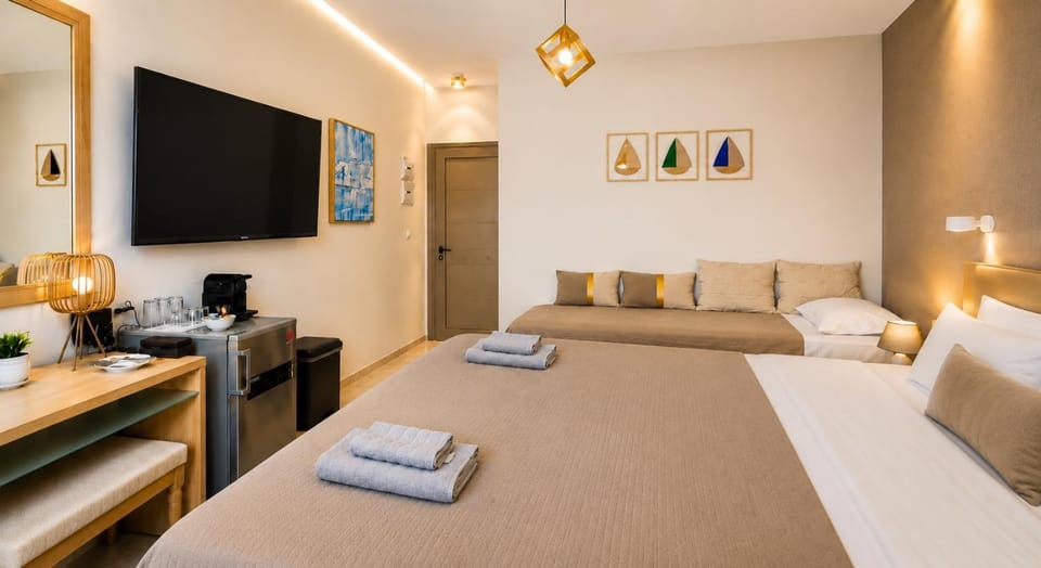 Bed, TV and multimedia, Photo of the whole room, Bedroom, towels