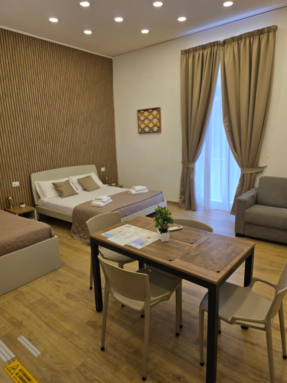 Bed, Living room, Photo of the whole room, Seating area, Dining area, Bedroom