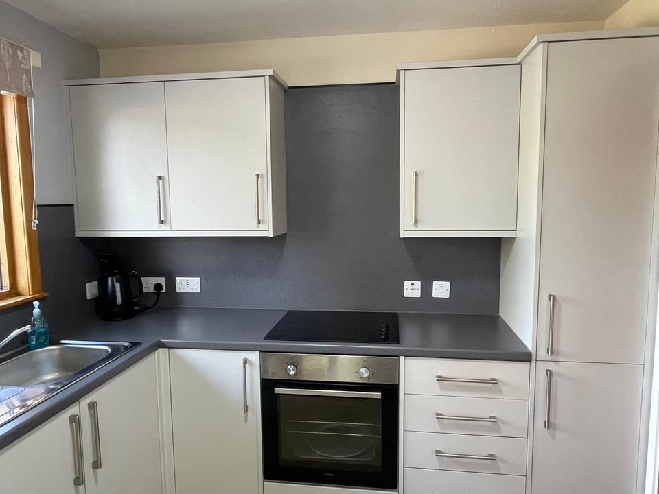 Kitchen or kitchenette, microwave, oven, stove