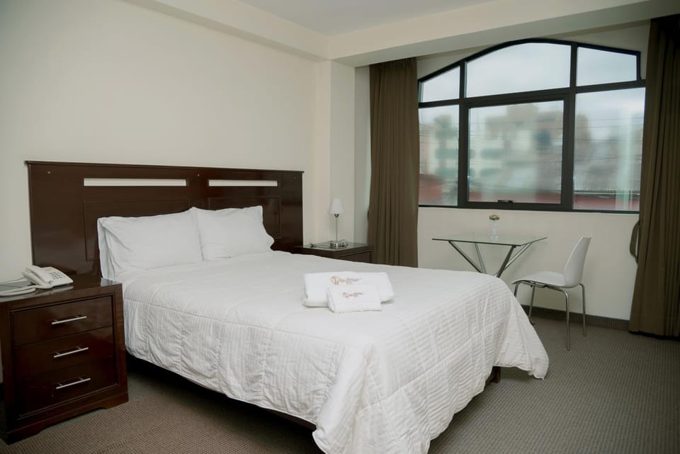 Bed, Other, Photo of the whole room, Bedroom, towels