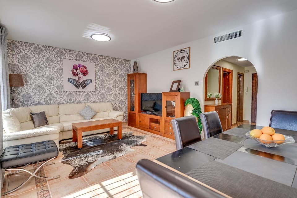 Communal lounge/ TV room, Game Room, Living room, Lounge or bar, Dining area