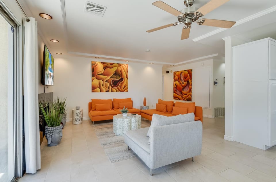 TV and multimedia, Living room, fireplace, fireplace, flat iron, air conditioner, air conditioner