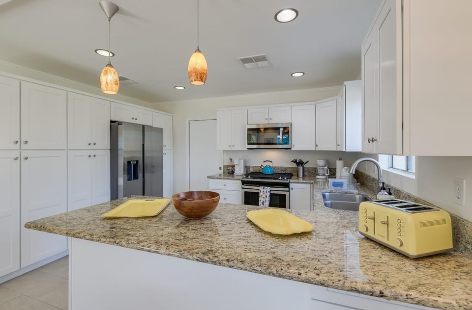 Coffee/tea facilities, minibar, pet friendly, stove, toaster, kitchen