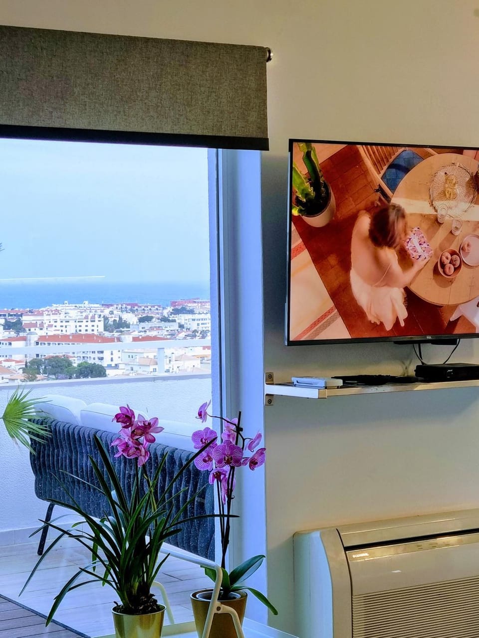 Communal lounge/ TV room, TV and multimedia, Sea view
