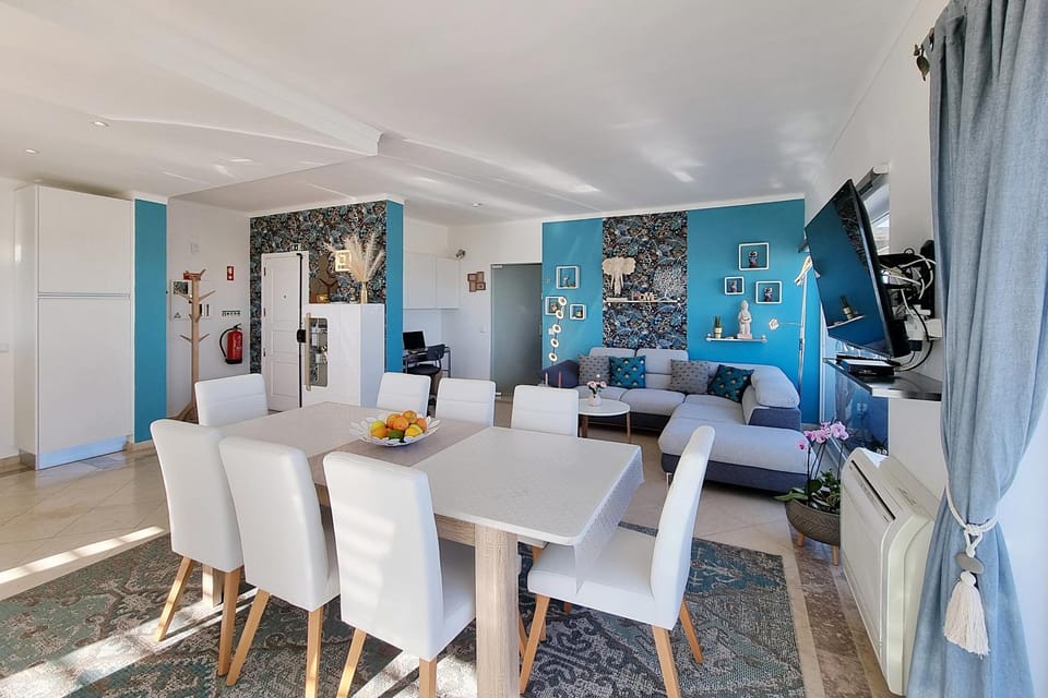 Living room, Meals