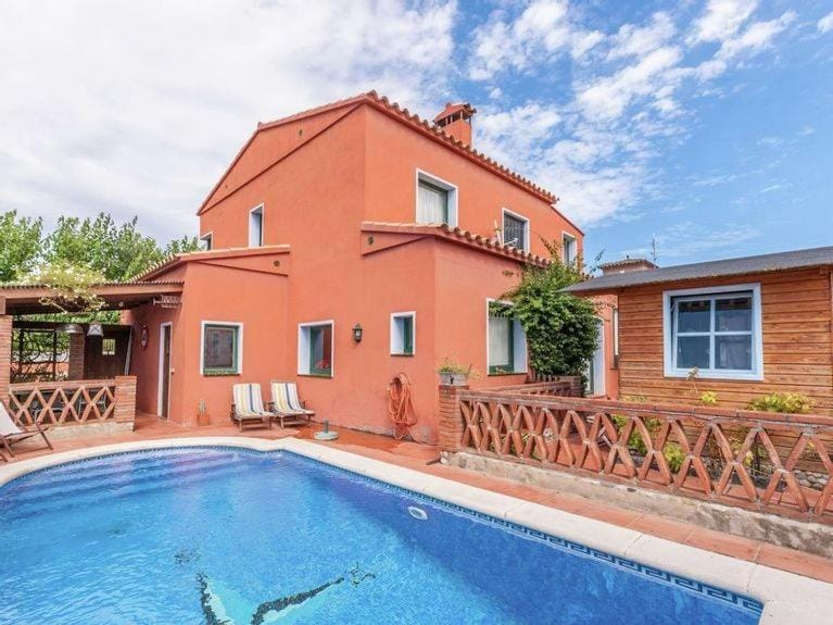 Property building, Swimming pool, Swimming pool