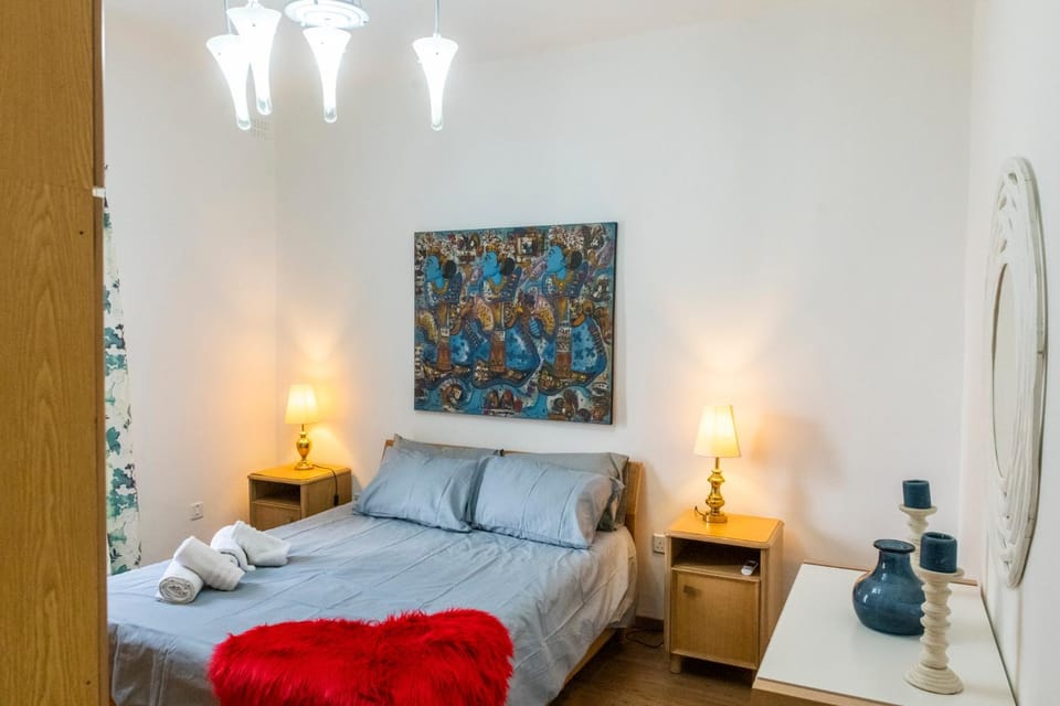 Rua Cosy Apartment Sliema (3 Bedroom 2 Bathroom), 2 mins walk from sea Apartment in Sliema