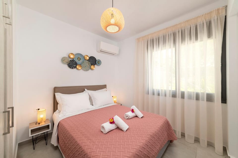 Bed, Photo of the whole room, Bedroom, towels, air conditioner