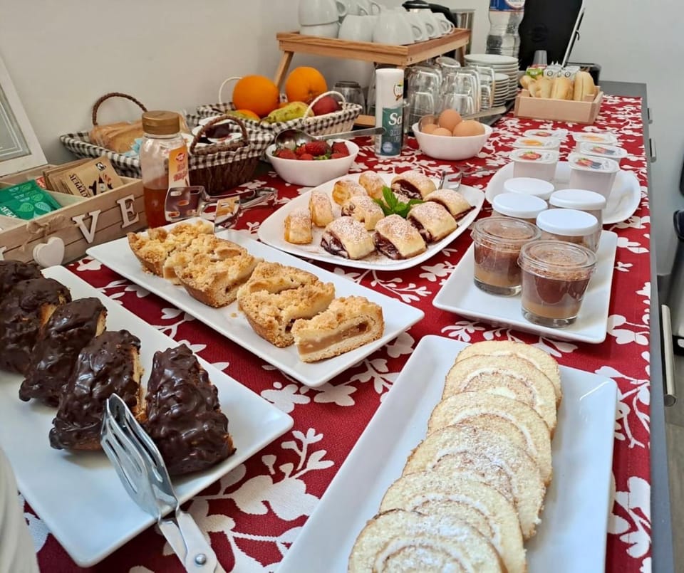 Continental breakfast, Buffet breakfast