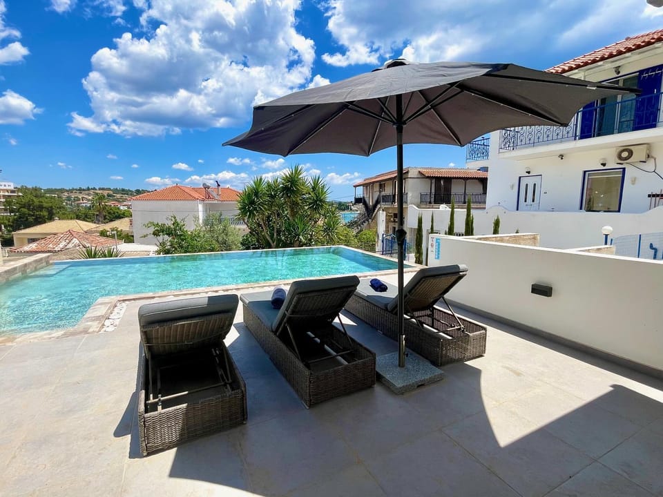 Swimming pool, sunbed