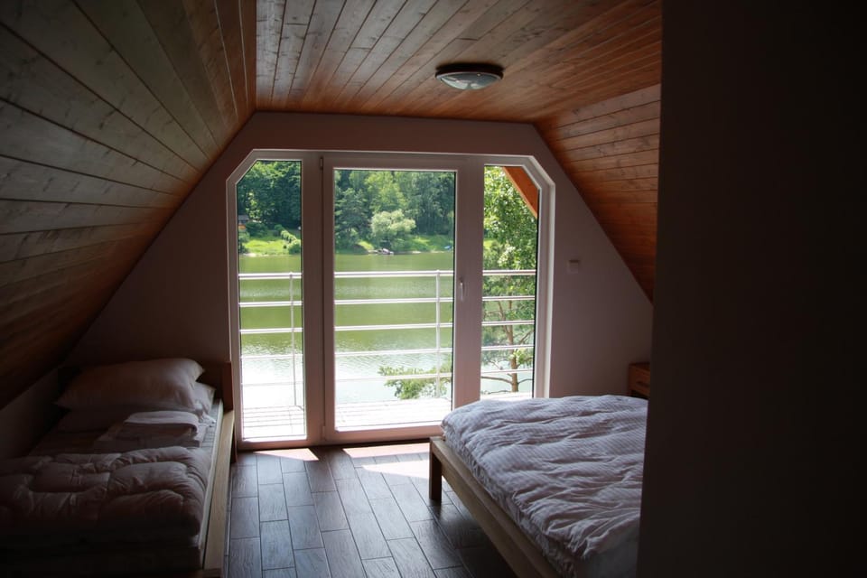 Bedroom, Lake view