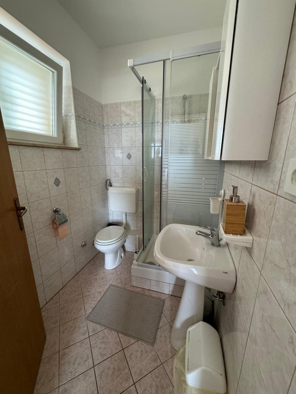 Shower, Toilet, towels