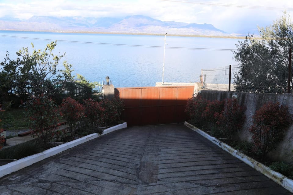 LakeFront House Bed and Breakfast in Montenegro