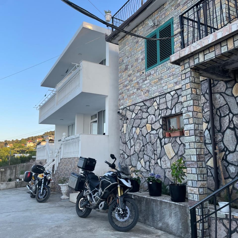 LakeFront House Bed and Breakfast in Montenegro