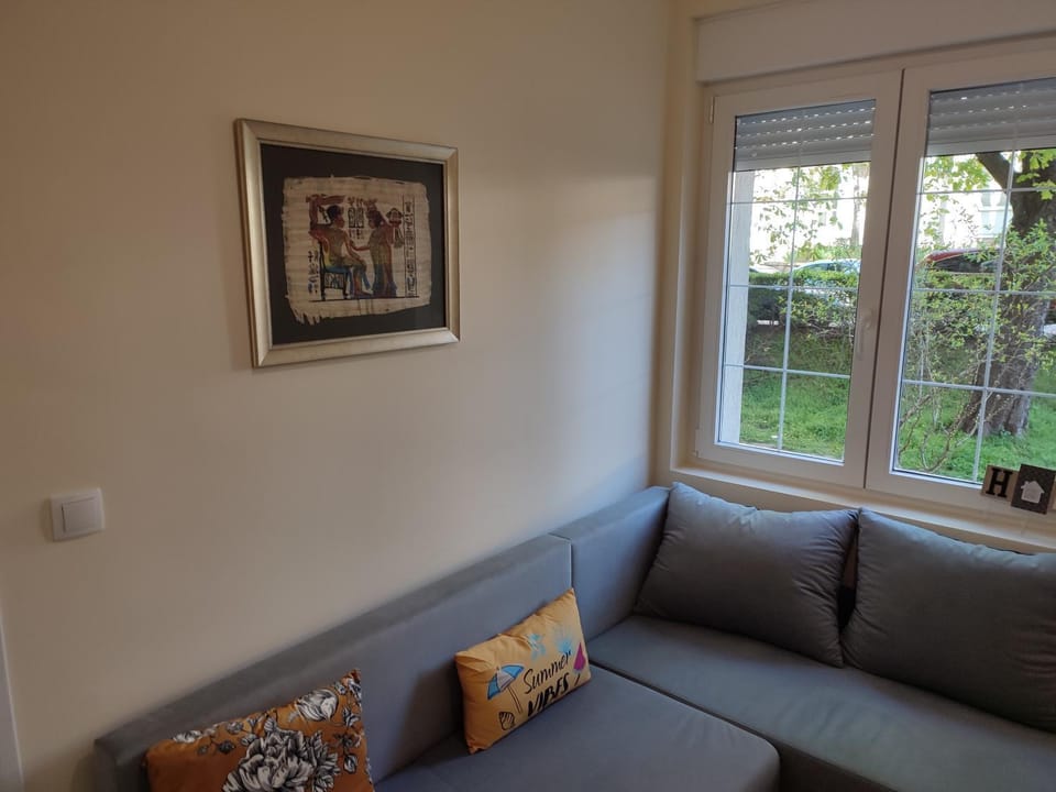 Living room, Garden view