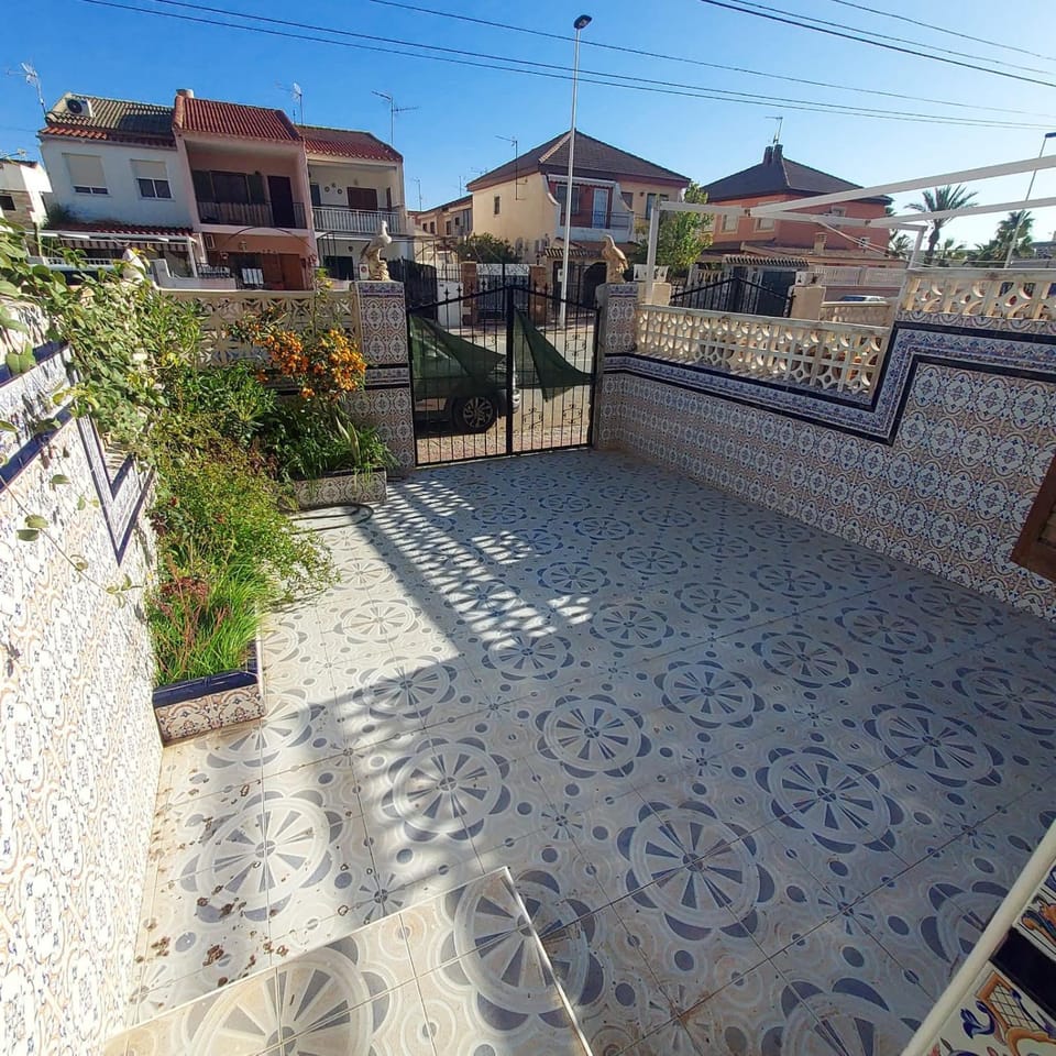 Neighbourhood, Balcony/Terrace, Street view