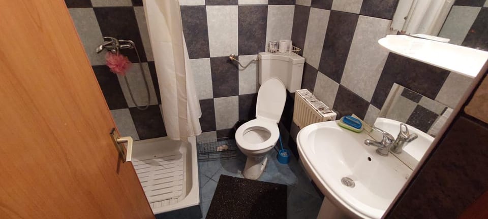 Shower, Toilet, Bathroom